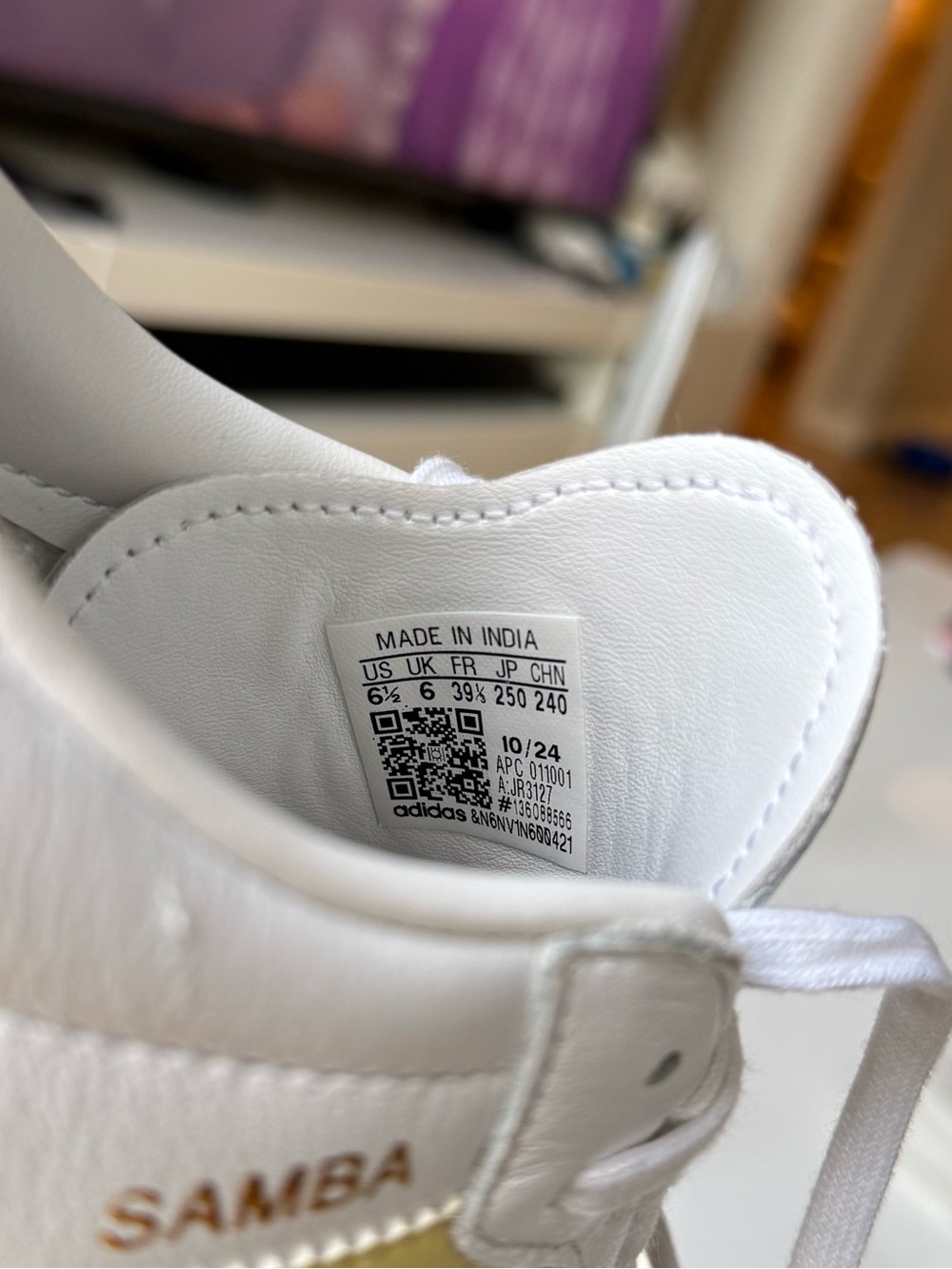 💯 Authentic Adidas Samba OG Sneakers in white with yellow stripes - Picture 7 of 8